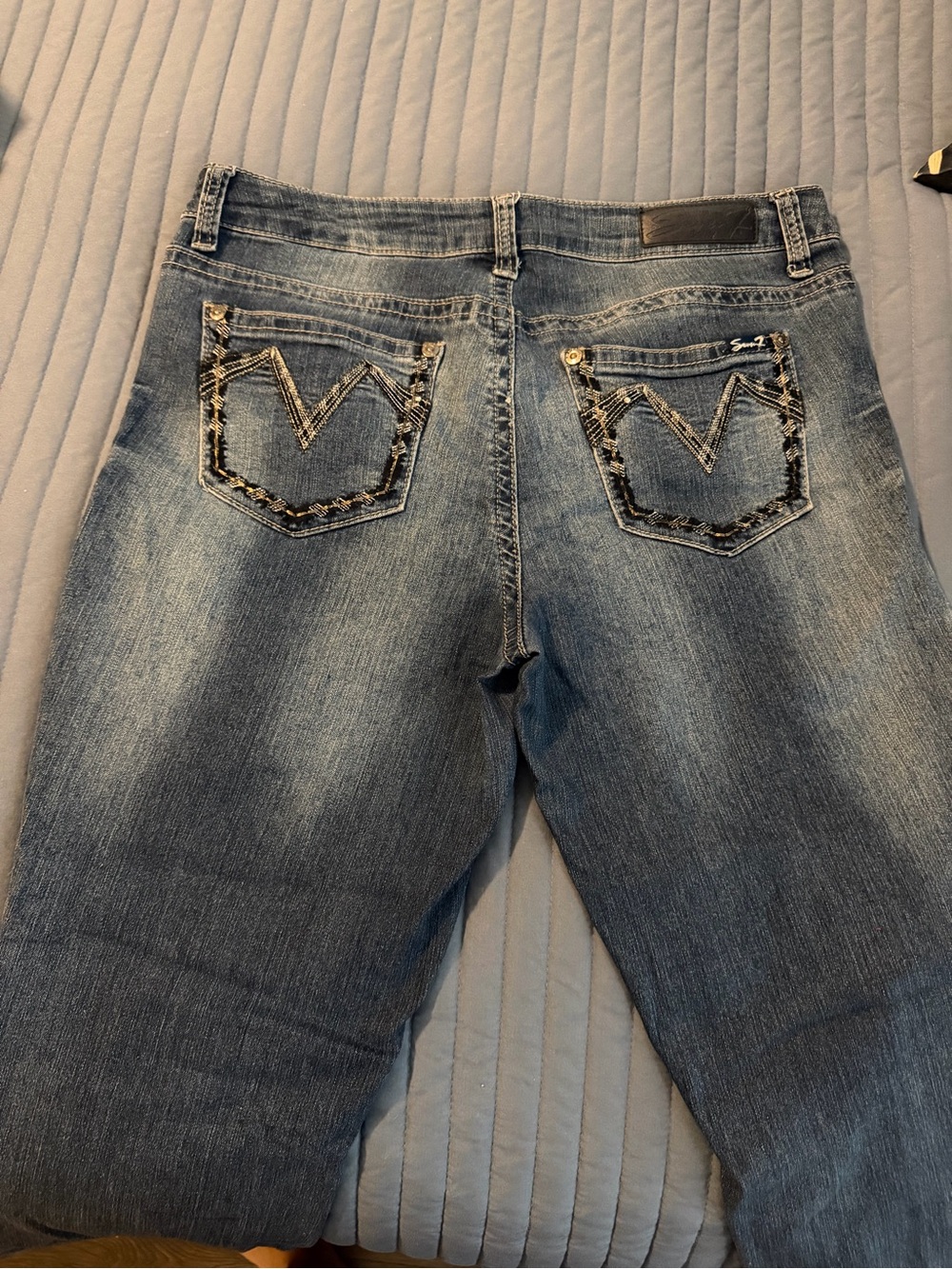 Seven7 Women's Distressed Medium Blue Embroidered Back-Pocket Jeans